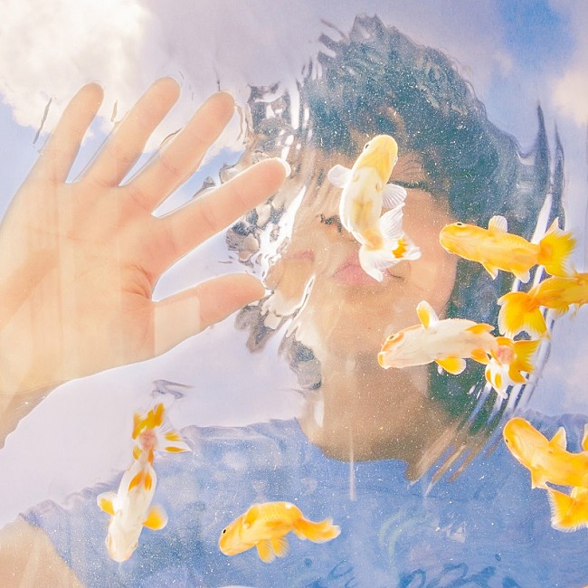 「瑛人、8月発売のEP『らんちゅう』ジャケット写真＆収録内容など公開」1枚目/2