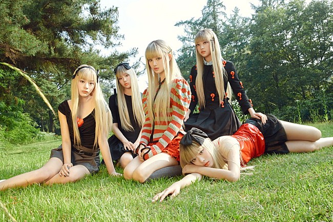 「NewJeans、幻想的な「ASAP」MVで金髪の妖精に変身」1枚目/1