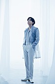 BTS「BTSのV、初のソロアルバムをリリースへ　NewJeans総括プロデューサーのミン・ヒジンが陣頭指揮」1枚目/2