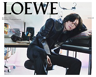 「米津玄師が「LOEWE」メンズコレクションに登場、“創造空間”を再現したスタジオで撮影」