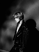 Ｖ「BTSのV、ソロアルバム『Layover』収録曲MVのムードが盛り込まれたコンセプトフォト計20枚を公開」1枚目/8