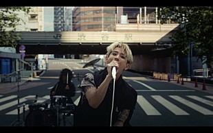 「ONE OK ROCK×『モンハンNow』タイアップ曲「Make It Out Alive」MV、渋谷にモンスター登場」