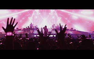 「Mrs. GREEN APPLE、アリーナツアーより「Loneliness」ライブ映像を公開」