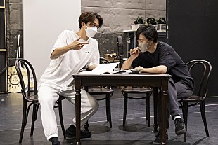 「林翔太と寺西拓人がジャズの名曲を歌い踊る 「ロジャ－ス／ハ－ト」稽古場取材」