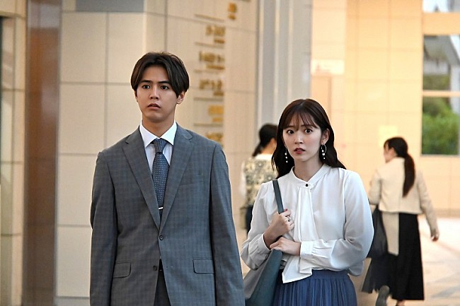 「「推しが上司になりまして」“瞳”鈴木愛理のオタクぶりに共感の声　「瞳ちゃんのオタク全開の心の声が最高」「共感しかない」」1枚目/1