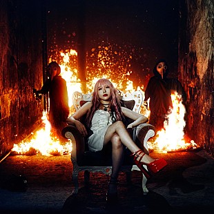 「Co shu Nie、激しい場面展開と猛火で“魅せる”新曲「Burn The Fire」MV公開」