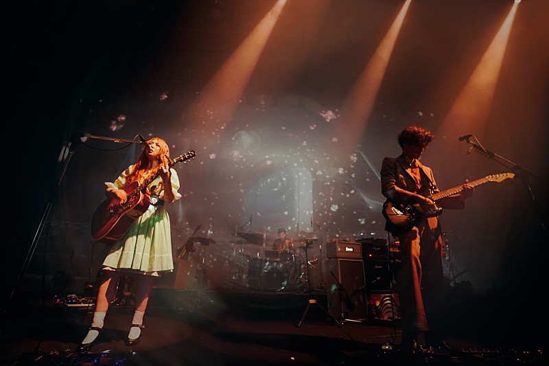 ＜ライブレポート＞GLIM SPANKY、コンセプトライブ【Velvet Theater 2023】で見せたバンドの美学と不変のメッセージ