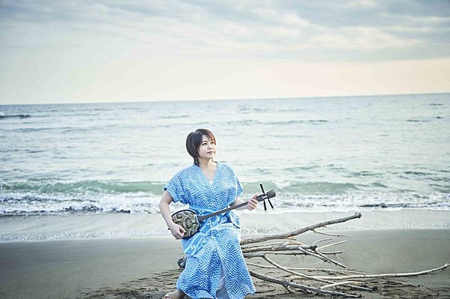 夏川りみ「夏川りみ、平松賢人主演映画『右へいってしまった人』主題歌「春夏秋冬」歌唱＆本人役で特別出演決定」1枚目/1