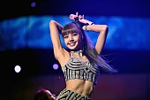 LISA「BLACKPINKのリサ、Spotify10億再生記念プレートでお気に入りのタイ料理を堪能」1枚目/1