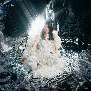 「由薫、1stAL収録曲「Rouge」がTVアニメ『メタリックルージュ』OPテーマに＆メインPV公開」