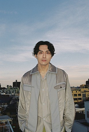 「Sam is Ohm、G.RINA／Kick a Show／ZEN-LA-ROCK／JUVENILEを招いた新曲「Backseat」リリース決定」