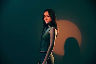 「ミイナ・オカベ、月9ドラマ『ONE DAY～聖夜のから騒ぎ～』主題歌のスタジオセッション映像公開」