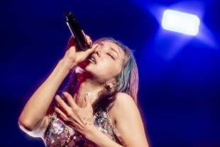 「＜ライブレポート＞LiSA“声出し解禁ツアー”完遂「最高な幕開けを何度でも迎えよう！」」
