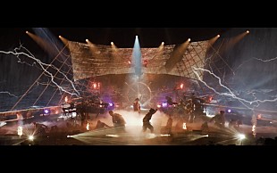 「Mrs. GREEN APPLE、アリーナツアーより「Viking」ライブ映像を公開」