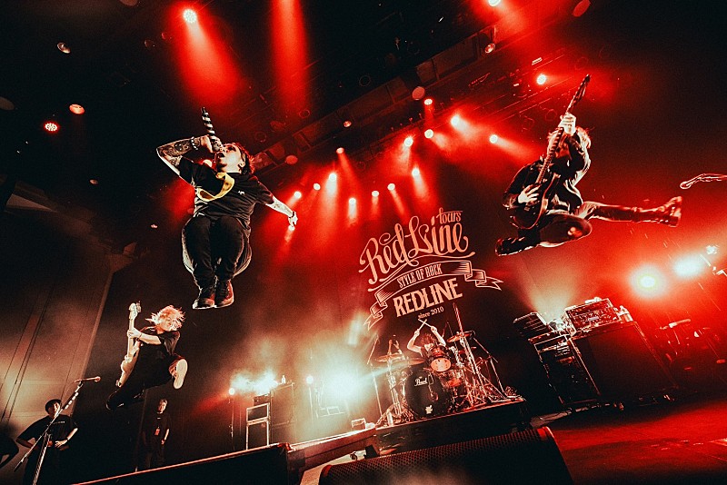 The BONEZ「＜ライブレポート＞The BONEZ×SiM、対極ながら似た者同士が激しくぶつかり合った【REDLINE TOUR 2023】」1枚目/16