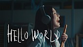 LiSA「LiSA、“まだ何者でもない君へ。”想いが込められた「HELLO WORLD」MV公開」1枚目/3