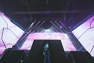 「＜ライブレポート＞星街すいせいとTAKU INOUEによるMidnight Grand Orchestraが初の有観客ライブ開催　宇宙を旅する没入感の高いスペースオペラを披露」