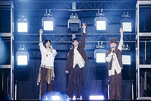 「SHINeeの6年ぶりドーム公演が終幕、メンバーもシャヲルも感涙」