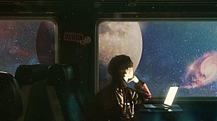 「DURDN、新曲「FAKE MOON」配信スタート＆摩訶不思議なリリックビデオ公開」