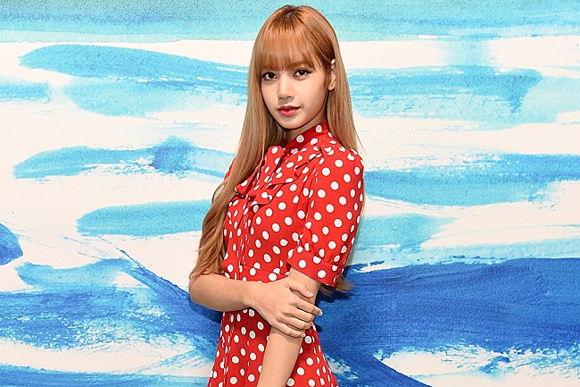 LISA「BLACKPINKのリサ、テイラー・スウィフトとの2ショット写真公開」1枚目/1