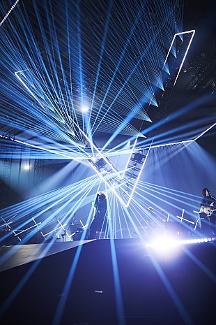 「＜ライブレポート＞Vaundy、大きな熱狂を生み出した【Vaundy one man live ARENA tour “replica ZERO”】ファイナル公演」