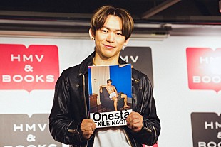 「EXILE NAOTO、ファンの声が後押しになった写真集『Onesta』発売、次のライブのセットはシチリア風？」