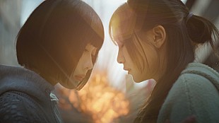 「ano feat. 幾田りら「絶絶絶絶対聖域」MV、二人が人類の生存をかけたゲームに挑む」