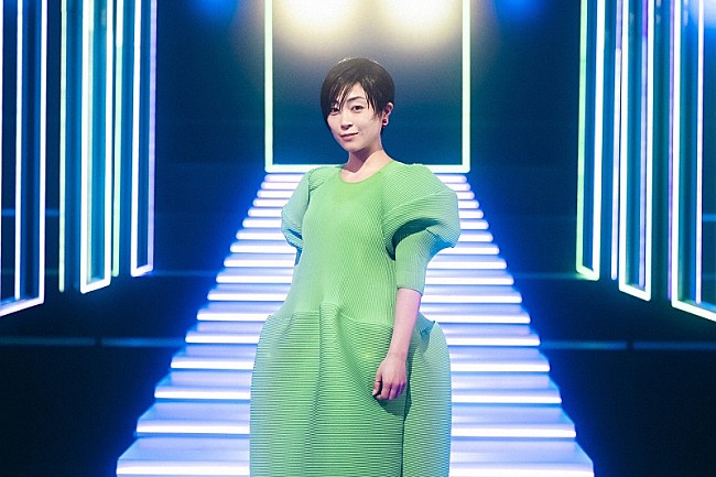 宇多田ヒカル「宇多田ヒカル、『NHK MUSIC SPECIAL』初登場　ベストAL収録曲TV初披露＆大質問大会も実施」1枚目/7