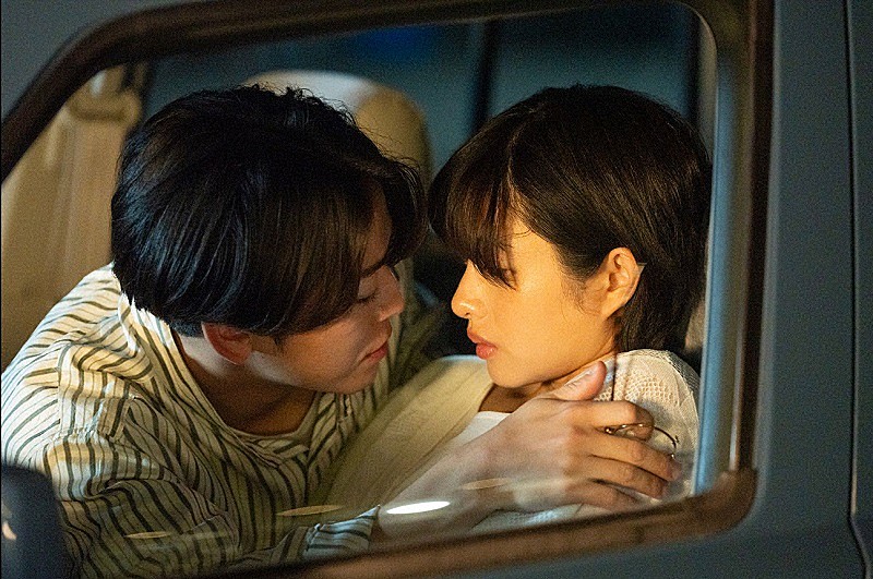 「「Destiny」“奏”石原さとみと“真樹”亀梨和也のラブシ-ンに「ドキドキ」 「奏と真樹は実は兄妹説」など早くも考察広がる」1枚目/1