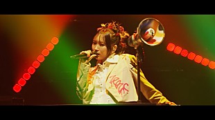 「YOASOBI、ZEPPツアーより「セブンティーン」ライブ映像を公開」