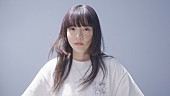 あいみょん「あいみょん、16thシングル「会いに行くのに」の一部楽曲が視聴できる“very short movie”を公開」1枚目/2