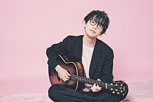 川崎鷹也「川崎鷹也、夢を追いかけて上京した青年と家族の絆を描いた新曲「あこがれ」MV公開」