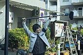 JO1「川西拓実（JO1）× 桜田ひよりの楽しそうな姿、映画『バジーノイズ』メイキング写真公開」1枚目/4