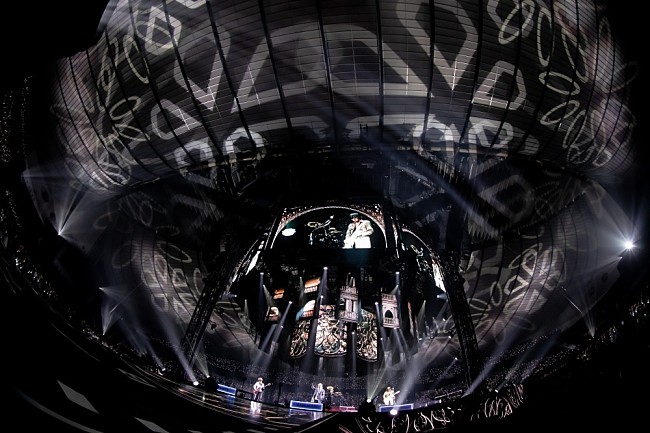 「＜ライブレポート＞L’Arc～en～Cielが進む“ミライ”、3月の代々木で色褪せない楽曲を甦らせる「今の俺たちがいちばんカッコいい」 」1枚目/14