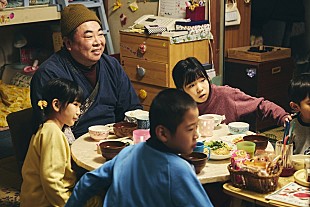 「「季節のない街」「寂しくて温かい最終回」「大漁旗の切れ端を住民が身につけていたのがよかった」」