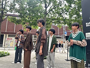 「ショート歌唱動画の総再生数1億回超え！ 13～16才の謎多き少年グループ・Wウィング 路上ライブにファン殺到」