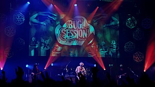 秋山黄色「『秋山黄色 presents BUG SESSION at Zepp Haneda (TOKYO)』を一部公開、一夜限りの視聴会で」