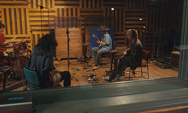 「『変な声』場面写真」4枚目/13