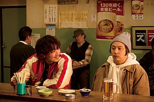 堂本剛「堂本剛が27年ぶり映画主演『まる』本編映像より、綾野剛／森崎ウィンと共演シーン解禁」