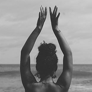 「UMI、力強いメッセージを込めた新曲「Butterfly II」公開」