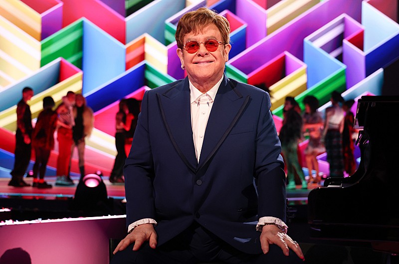 エルトン・ジョン、視力低下で自身が手掛けたミュージカルが見れなかったと明かす 