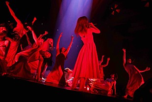 「アイナ・ジ・エンド、日本武道館公演より「Red:birthmark」ライブ映像を公開」