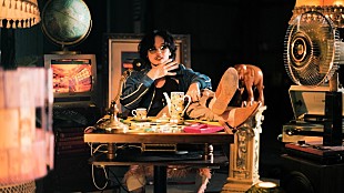 「TOOBOEが様々な場所へ、どこか不穏な雰囲気の「素晴らしき世界」MV公開」