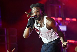 「シャブージー、『SNL』デビューで「A Bar Song (Tipsy)」と「Good News」を披露」