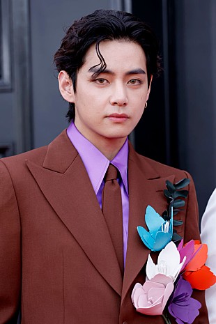 「BTSのV、“憧れの人”故ビング・クロスビーの「White Christmas」コラボが実現した経緯とは？」