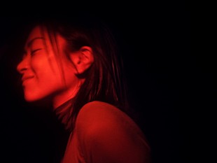 「宇多田ヒカル、新アー写＆「Electricity」MV公開」