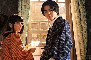 「「嘘解きレトリック」「祝探偵事務所に、九十九谷夜町のみんなに、左右馬と鹿乃子のうそに幸あれ」「この最高のコンビをまた見たい。住民のみんなも」」