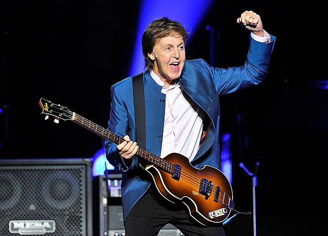 「ポール・マッカートニー、「Wonderful Christmastime」の貴重なライブ・パフォーマンスを披露」1枚目/1