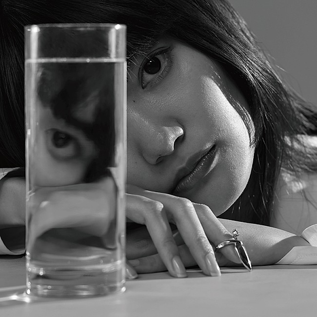 「由薫、新曲「Feel Like This」ライブ映像フルバージョン公開」1枚目/1