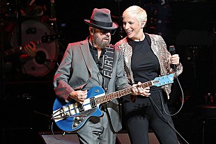 「ユーリズミックス、全米No.1曲「Sweet Dreams (Are Made of This)」MVのYouTube再生数が10億回突破 」